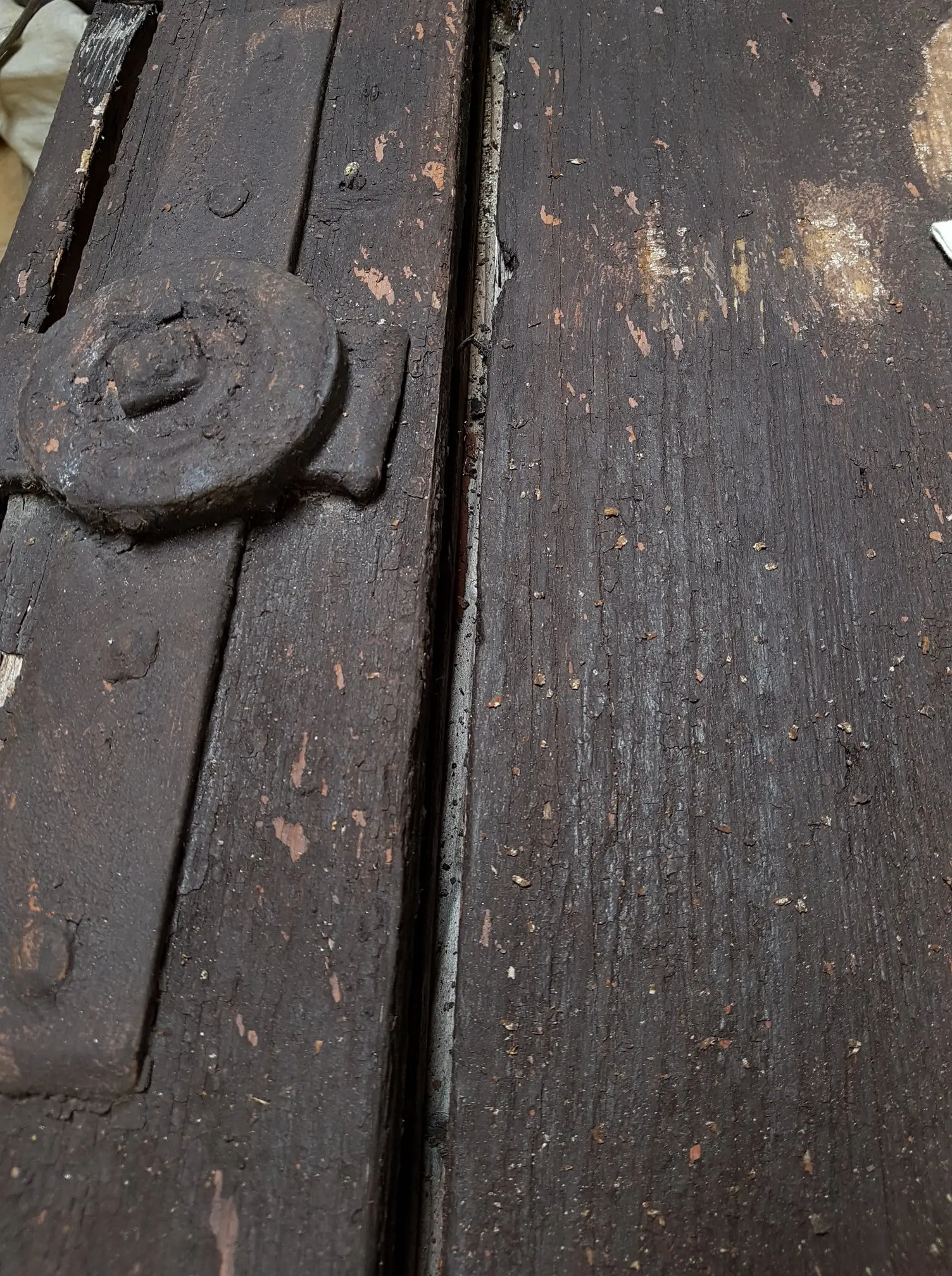 Detail kovania na pôvodných dverách