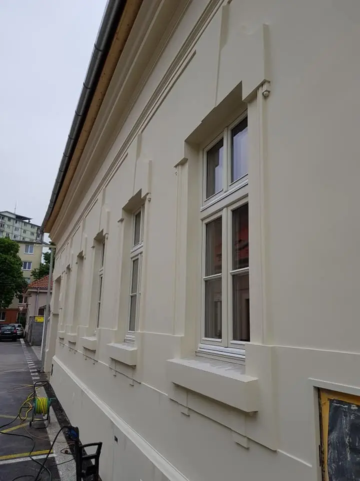Fasáda po obnove, detail okien