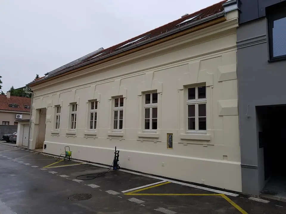 Dokončená fasáda z ulice