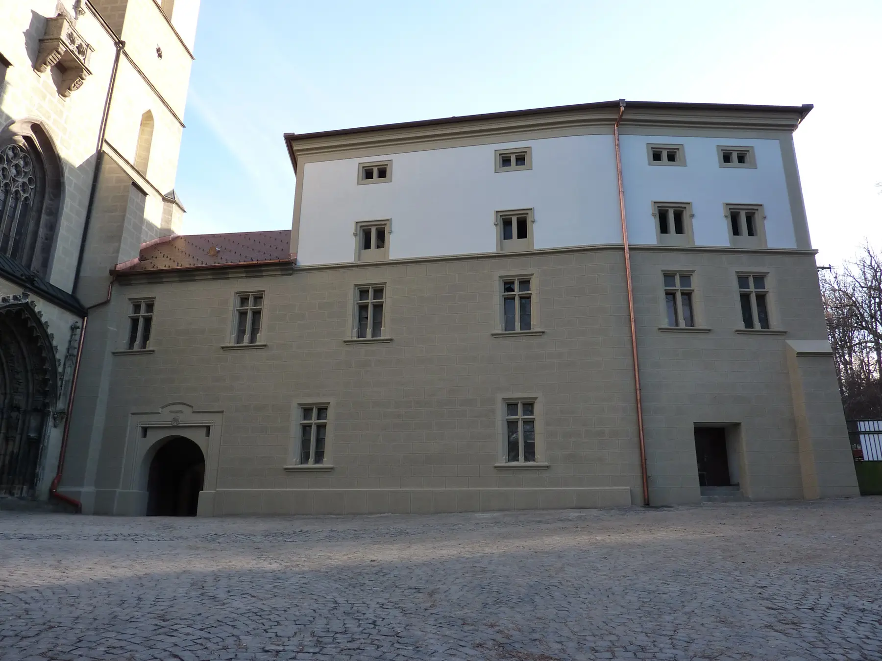 Sýpka po obnove, pohľad od kostola