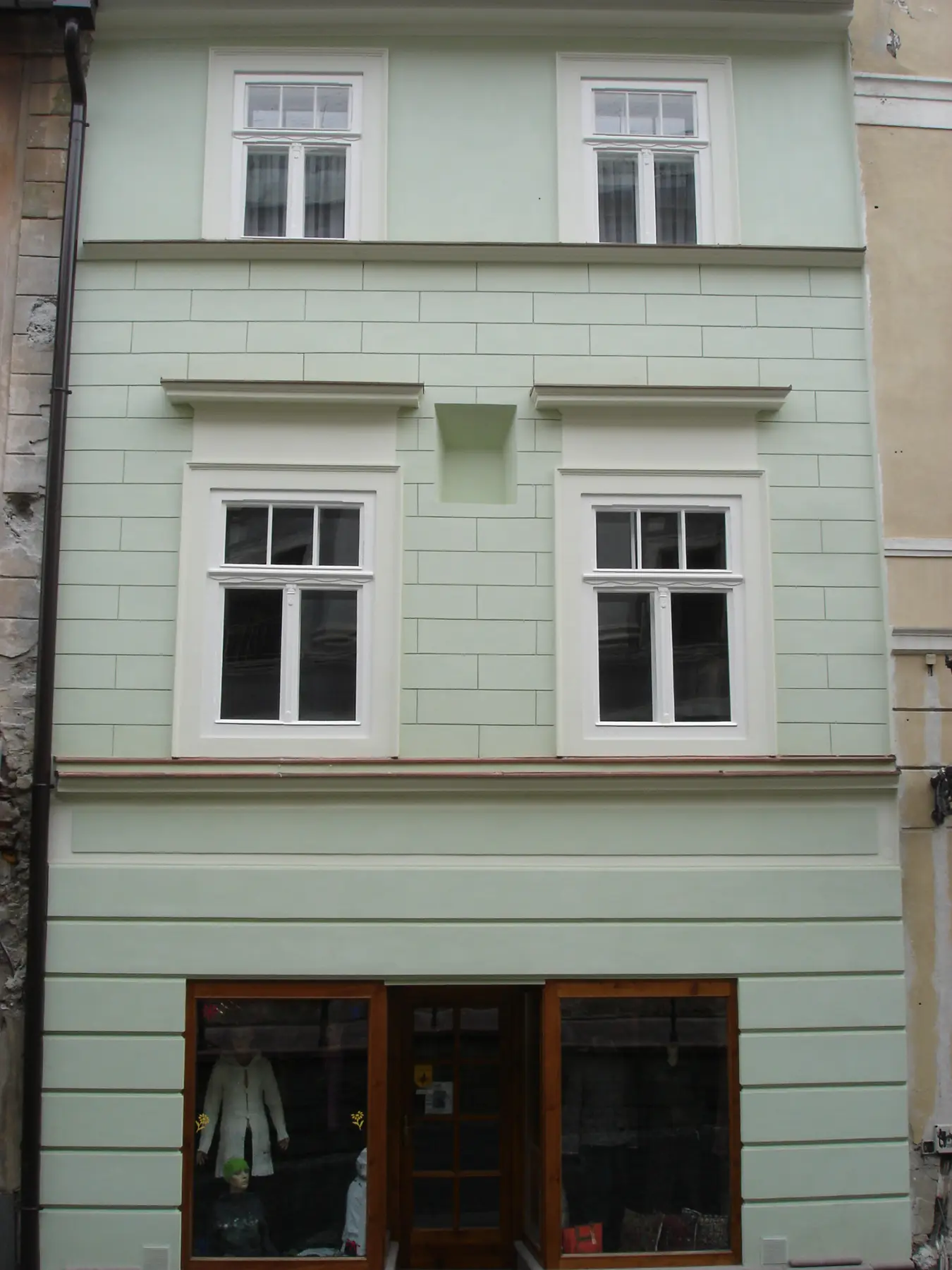 Dokončená fasáda domu z ulice