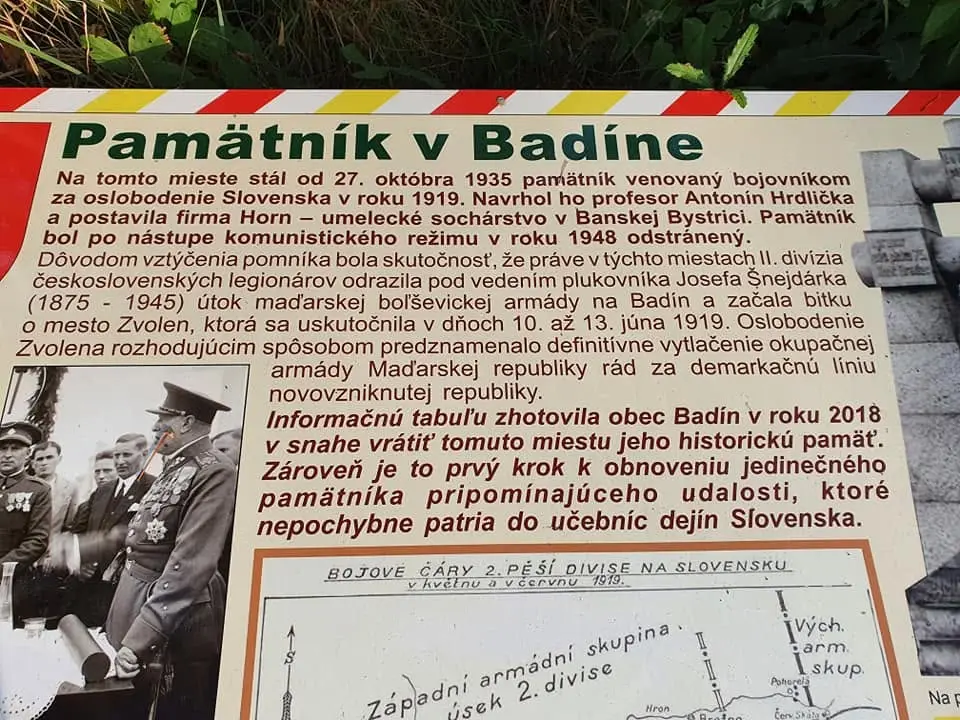 Informačná tabuľa o histórii pamätníka