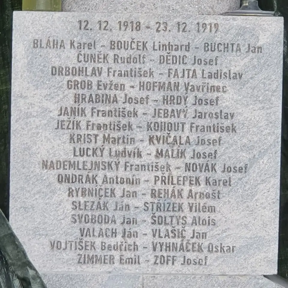 Kamenná doska s menami padlých